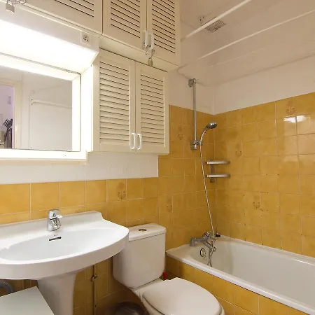 Casa de Férias Les Mas De Pramousquier-1 By Interhome